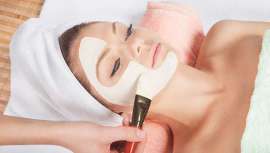 El Antiaging Glowing Beauty, de antiaging group barcelona, combina la toxina botulínica y el ácido hialurónico para eliminar las arrugas del rostro en una sola sesión. Para estar perfectas estas Navidades