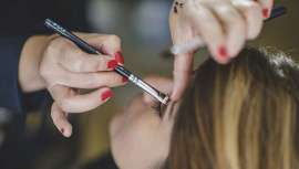 Si la mirada está caída y triste, posiblemente estemos ante un caso de párpado encapotado. ¿Sabes cómo maquillarlo para que no lo parezca...?