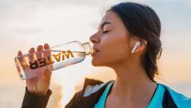 Varios estudios científicos realizados en Japón defienden las bondades del agua alcalina ionizada en el rendimiento deportivo, la cuál ayudaría también al movimiento y la flexibilidad