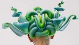 Del 1 al 22 de octubre vota tu look nacional favorito inspirado en la Meta-Morphosis, y el martes 24 disfruta de toda la emoción de la gran final española en la que es la competición más longeva y activa de la industria del cabello profesional