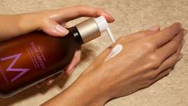 Damos la bienvenida al otoño con esta rutina corporal ultra hidratante de la famosa firma cosmética Moroccanoil 