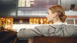 Siempre que te subas a un avión, para evitar turbulencias en la piel, estos son los gestos de belleza que debes adoptar antes, durante y después del viaje