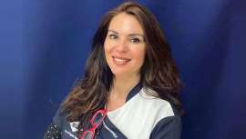 Miembro destacado de la profesión que practica, la Medicina Estética, especialidad de la Medicina cada vez más presente en la sociedad y requerida por hombres y mujeres, la Dra. Raya León examina al detalle las últimas técnicas en rejuvenecimiento