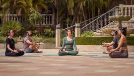 Barceló Marbella ofrece a sus huéspedes un método diseñado por la coach Mimi Albero, que combina las técnicas de Hatha y Vinyasa con la música consciente compuesta en exclusiva por Andrea Lacoste