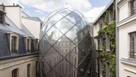 Le Visionnaire – Espace François Dalle cuenta con 4.200 m2 dedicados a la transmisión de la cultura corporativa, inspiración y creatividad, donde innovar e inventar el futuro de la belleza, y donde la peluquería es un valor intrínseco de LOréal