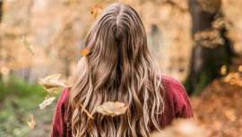 Esto es especialmente cierto en aquellas épocas del año más retadoras para el cabello, como es el caso del otoño, con la habitual caída estacional 