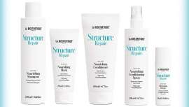 En La Biosthétique saben del extraordinario poder de los aceites que utilizan desde hace tiempo para el tratamiento intensivo del cabello en el salón y, con Structure Repair, también en casa