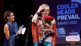 En honor al mes de la lucha contra el cáncer de mama, la compañía Sam Villa donará el 5% de las ventas netas del sitio web en el mes de octubre a la Fundación Sydney Berry en HairToStay (HTS)