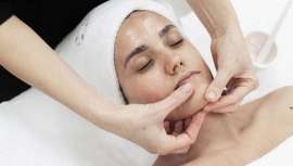 Para lucir un aspecto radiante estas fiestas, el centro estético dirigido por Ana Puelles te presenta dos protocolos de belleza que son un regalo para tu piel