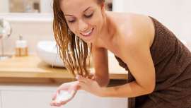 Esta afección se da especialmente en adultos jóvenes y de mediana edad, pero también en bebés y personas inmunodeprimidas o con enfermedades neurológicas