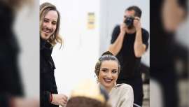 Este profesional de bandera, responde a las primeras preguntas y relata sus impresiones más tempranas como peluquero oficial de la Fallera Mayor de València 2024, Estela Arlandis Ferrando