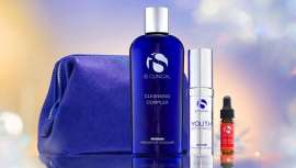 Este kit edición limitada se ha diseñado para combatir los signos visibles de envejecimiento en el contorno de los ojos, brindando una mirada más luminosa y juvenil