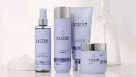 Esta nueva línea de System Professional cuenta con cuatro productos de calidad excepcional para el cuidado de cabellos rubios, tanto en casa como en el salón: champú, acondicionador, mascarilla y espray protector