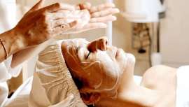 La oxigenación facial artesanal de Cristina Galmiche consigue restaurar la salud global de la piel drenando los poros con minuciosidad a través de una extracción de la grasa e impurezas 100% artesanal y segura