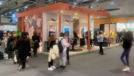 En esta edición de Salón Look 2023 y en lo referido a peluquería (Pabellón 14), los grandes estands de imagen y marcas desaparecen del espacio expositivo, siendo la protagonista la venta de artículos 