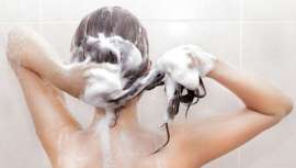 Esta famosa hortaliza de fuerte (y nada agradable) olor consigue eliminar las manchas del rostro, combatir el acné, controlar el exceso de grasa de nuestra piel... Pero también presenta beneficios para el cabello. ¡Toma nota!