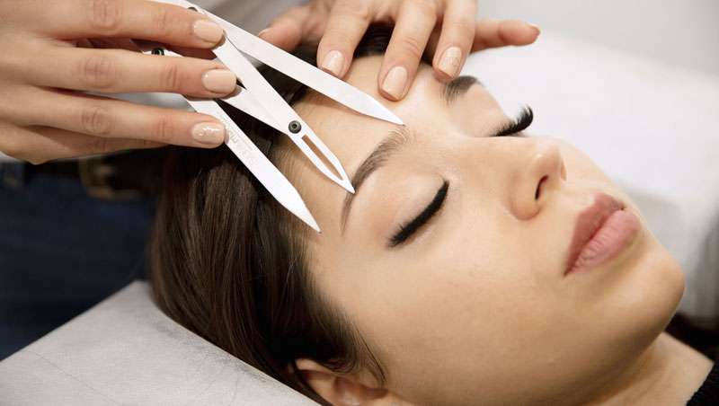 Laminado de cejas por Sandra Requena en Beauty Contact Málaga