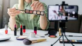 Lanzada en septiembre de 2023, TikTok Shop US está preparada para revolucionar el espacio minorista, especialmente en la categoría de belleza, donde las redes sociales influyen profundamente en las decisiones de compra, según una encuesta reciente 