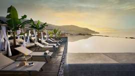 Visitar capitales europeas, como Funchal y Varsovia, o conocer lugares históricos en España, como Canfranc y Granada, en clave urbana o gran lujo, son opciones a tener en cuenta para una escapada ahora que estamos en época de puentes y fiestas