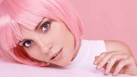 No es la primera vez que la artista colombiana Karol G se atreve con el pink hair. La última, en los Latin Grammy 2023 celebrados en Sevilla la semana pasada