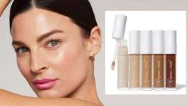 Hace 30 años, Jane Iredale ideó una línea de maquillaje que cuida la piel. Es la combinación perfecta de ingredientes puros y bondad porque lo que aplicas en tu piel tiene el poder de cambiarte. Y Jane lo sabía