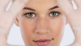 El estrés, los trastornos alimentarios, la retención de líquidos y la herencia genética son algunas de las causas que provocan la aparición de ojeras