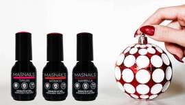 ¡Toda la Navidad con las uñas perfectamente esmaltadas y deslumbrantes como el primer día con los esmaltes semipermanentes Masnails! Al menos tres semanas de duración. By Cosméticos Foráneos
