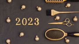 Recta final de un año marcado por los personajes y la actualidad de un sector, el de la peluquería, que busca su sitio y reclama su valor de servicio esencial. Descubre nuestro resumen del año, acompañado de nuestros mejores deseos para 2024