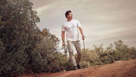 Caminar con regularidad, mínimo media hora, en ayunas y a un ritmo constante son las claves para lograr un bienestar a largo plazo, según Jean-Luc Riehm, wellthy expert de La Bobadilla, a Royal Hideaway Hotel