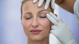 El doctor Carlos Gómez, especialista en medicina estética, revela cómo funciona el superpopular lifting líquido y por qué es el tratamiento idóneo para reafirmar y retensar desde el interior