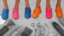 Que nos duelen los pies de tanto al frente de peines y tijeras no es ningún secreto. Aunque lo que sí es cierto es que quizá no dediquemos el tiempo adecuado a escoger nuestro zapato. El calzado de batalla que ponga ritmo a nuestros pasos