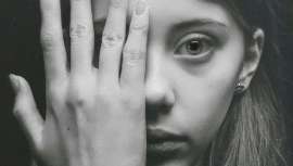 La piel es nuestro escudo protector frente a un mundo lleno de agresiones externas. La facialista Esther Moreno descubre la importancia de la barrera cutánea y los síntomas que indican que podría estar dañada