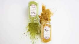 Los barros han ganado notoriedad como una elección de coloración natural que proporciona resultados increíbles sin la presencia de productos químicos presentes en los tintes convencionales. Elige Biokera Vegan de Salerm Cosmetics 