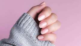 Después de la tendencia sin maquillaje en belleza y la estética del lujo silencioso en la moda, aquí vienen las Soap Nails, uñas de jabón por su traducción en español