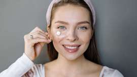 Este método, original de la firma Karicia, fusiona desde consejos a tener en cuenta en el centro, procedimientos de recepción, trato y despedida del cliente, hasta los tratamientos para abordar cualquier alteración de la piel y técnicas de masaje