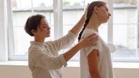 El principal objetivo del masaje de descarga es evitar las lesiones y dejar nuestra musculatura preparada para continuar entrenando. Es una medida preventiva dentro del llamado entrenamiento invisible, como puede ser la hidratación o el descanso