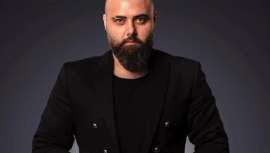 Con una notable carrera como peluquero, colorista y estilista profesional de renombre internacional, Ayvazian aporta una gran creatividad a su nuevo cargo