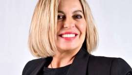 Llata Carrera asume el cargo de nueva presidenta de Intercoiffure España, asociación de maestros peluqueros, sustituyendo al icónico y referente Luis Romero, con ganas, ilusión y un aprendizaje de su predecesor que le compromete solo a lo mejor