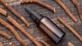 Uno de los activos contenidos en las fórmulas de belleza más actual, considerado multibeneficios y que trata desde las manchas a las pieles más sensibles, iluminando y frenando la oxidación. ¿Se puede pedir más? Pues sí, hay más. ¡Sigue leyendo!