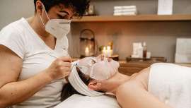 Referente sin duda, esteticista de éxito, con presencia destacada no solo en su comunidad sino también en otros ámbitos, foros, ponencias, redes sociales y entre sus clientes, Ana Mancebo a tu alcance, de tú a tú en BC Santiago de Compostela 