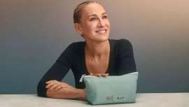 Hydrate + Plump FPS 30 y Max Hydration son los dos productos que están siempre en el neceser de la actriz y queremos desvelarte el secreto de sus formulaciones