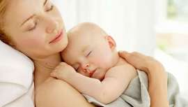 En los primeros años, el niño explorará el mundo y su propio cuerpo a través del tacto, y el afecto y las caricias contribuirán a que adquiera confianza en su entorno