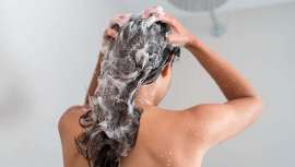 9 pasos del correcto lavado del cabello que permiten lucir un cabello brillante, bonito y sano. Por Blow Dry Bar