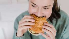 La celulitis está relacionada con la circulación, por eso una dieta saludable ayuda a evitarla