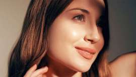 Bruno Vassari propone una rutina skincare para conseguir un efecto Glass skin con tan solo cuatro productos, cosméticos novedosos y de propiedades casi secretas. Te lo contamos paso a paso