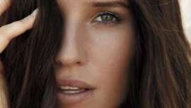 El invierno es una de las estaciones más complicadas para el cabello. Los cambios bruscos de temperatura y el sobreuso de planchas y secadores suelen dejar los cabellos dañado y sin vida. ¿La buena noticia? ¡Tenemos la solución!