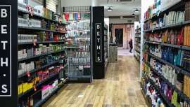 La facturación de la cadena de tiendas y peluquerías para el cuidado capilar aumenta en un 35% en comparación a 2022 y tiene prevista una ambiciosa expansión para llegar a 100 locales antes de 2026