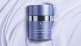 Alterna Haircare, pionera en el cuidado capilar de lujo y distribuida por Dismay Hair & Beauty, amplía su línea Restructuring Bond Repair con esta mascarilla restauradora intensiva que transforma el cabello dañado desde el primer uso