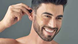 Este año, regálale cuidados y mimos, ya que, aunque su piel es más gruesa y resistente, el afeitado altera su barrera cutánea al provocar pequeños cortes, y su piel tiende a ser más sensible