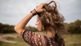 Damos inicio a una estación de renovación donde los trucos para fortalecer el cabello se convierten en aliados esenciales para prevenir la caída estacional y mejorar la salud de cuero cabelludo y cabello